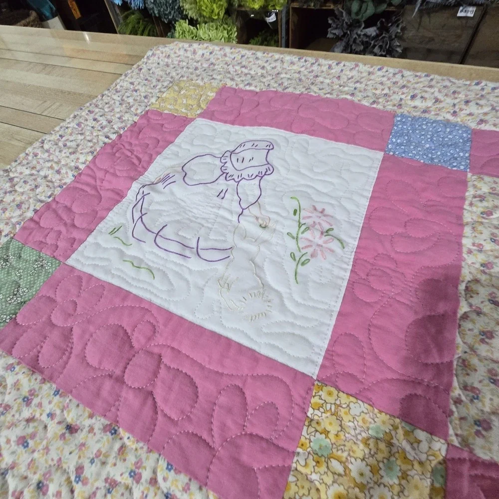 Vintage Crib Quilt Sunbonnet Pink Calico Floral Embroidered Baby Size 38